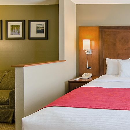 ווית'וויל Comfort Suites מראה חיצוני תמונה