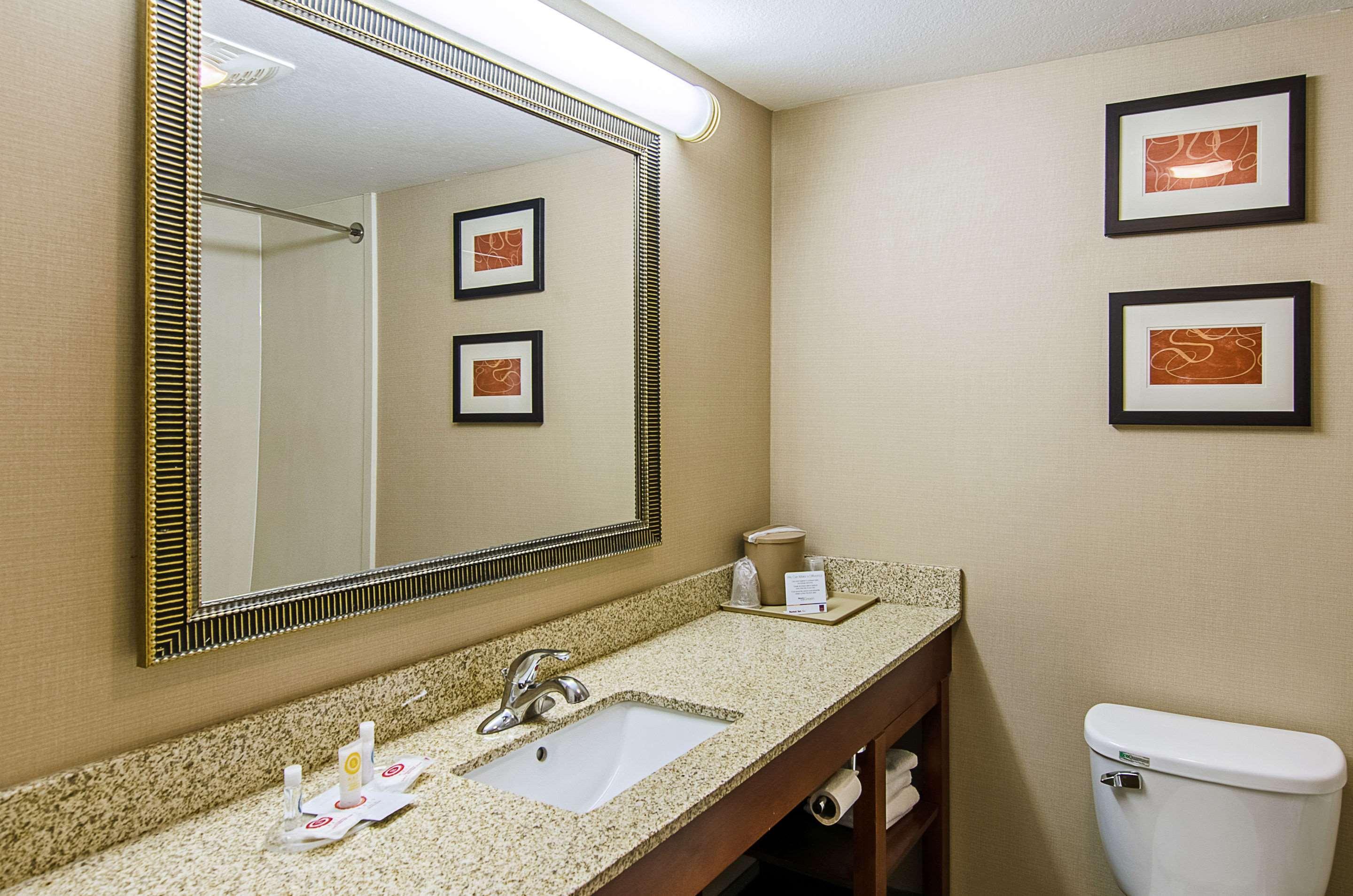 ווית'וויל Comfort Suites מראה חיצוני תמונה