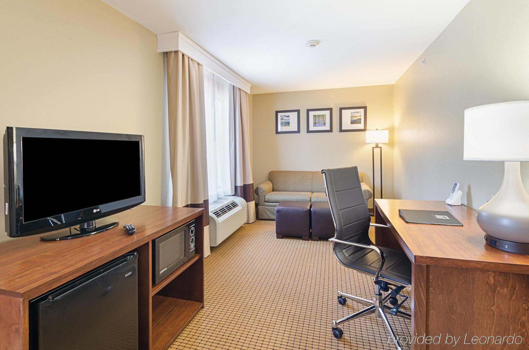 ווית'וויל Comfort Suites מראה חיצוני תמונה