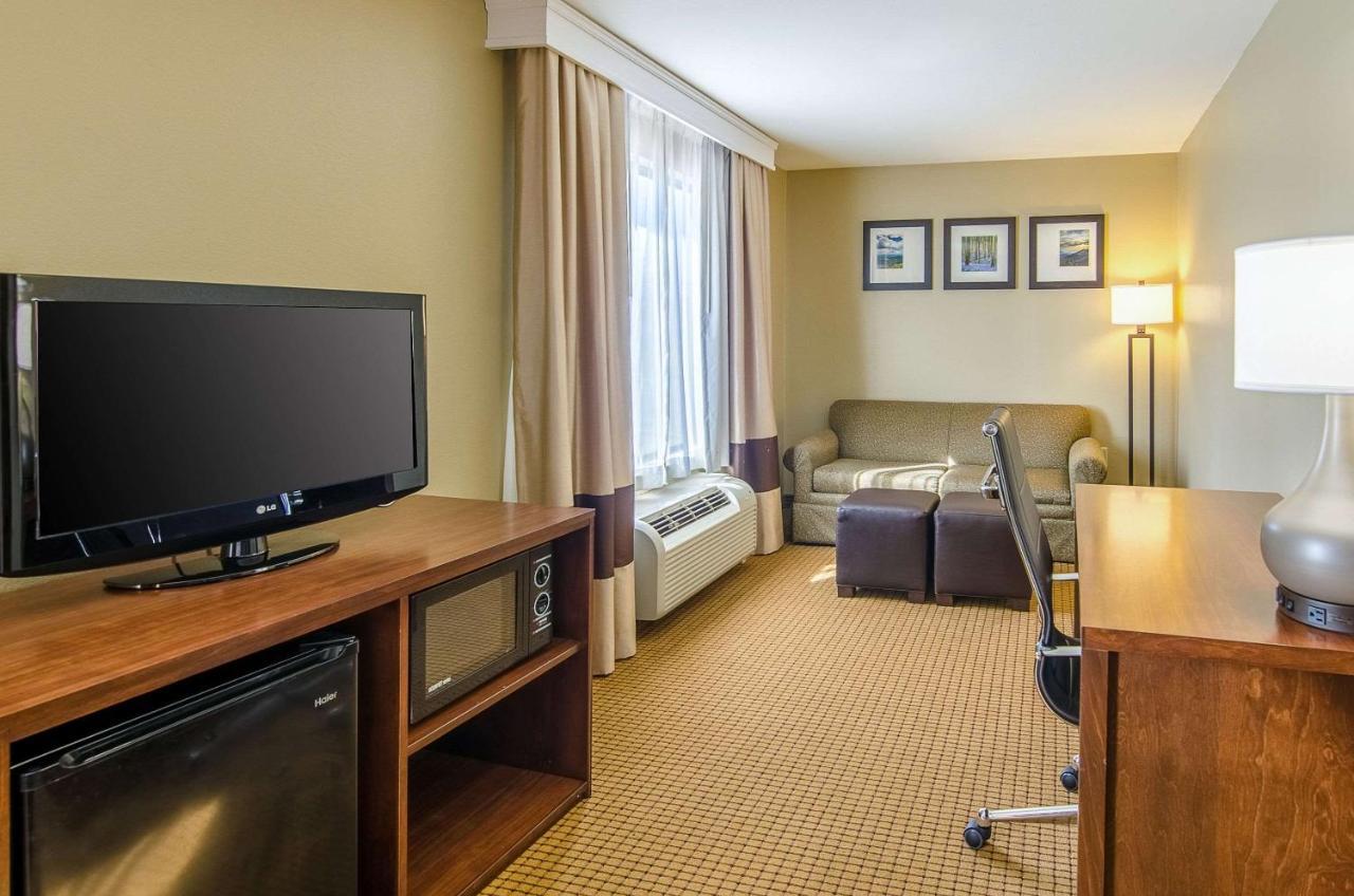 ווית'וויל Comfort Suites מראה חיצוני תמונה