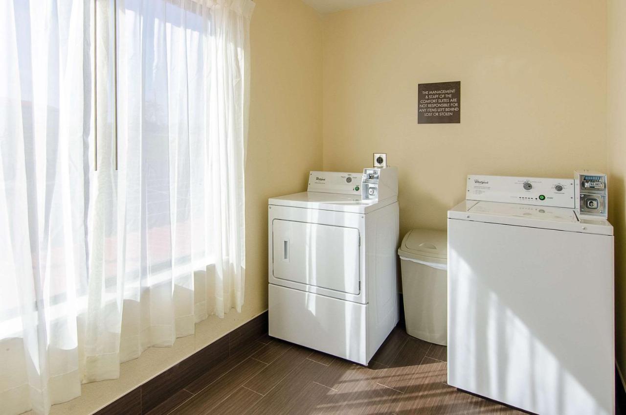 ווית'וויל Comfort Suites מראה חיצוני תמונה