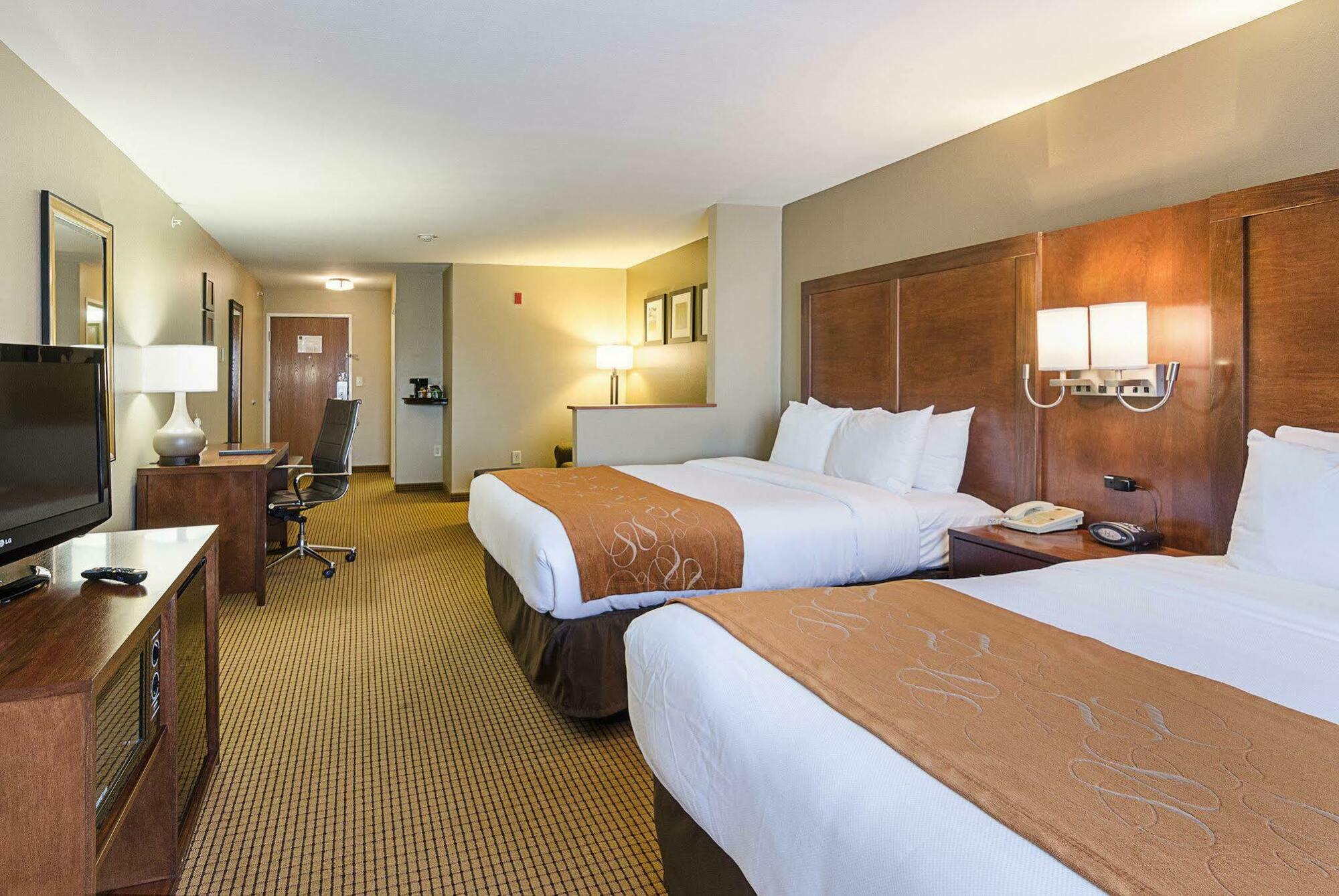 ווית'וויל Comfort Suites מראה חיצוני תמונה